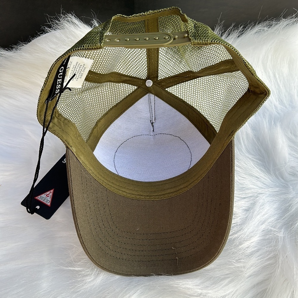 New GUESS Baseball hat with attractive patch - Picture 6 of 6